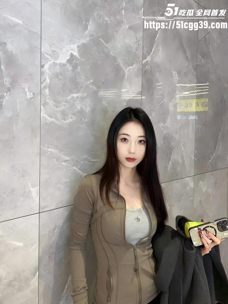 高颜值擦边御姐 被土豪拿下曝光网调视频 狂吞黑屌唾液横飞 脸穴同框自慰骚出天际！