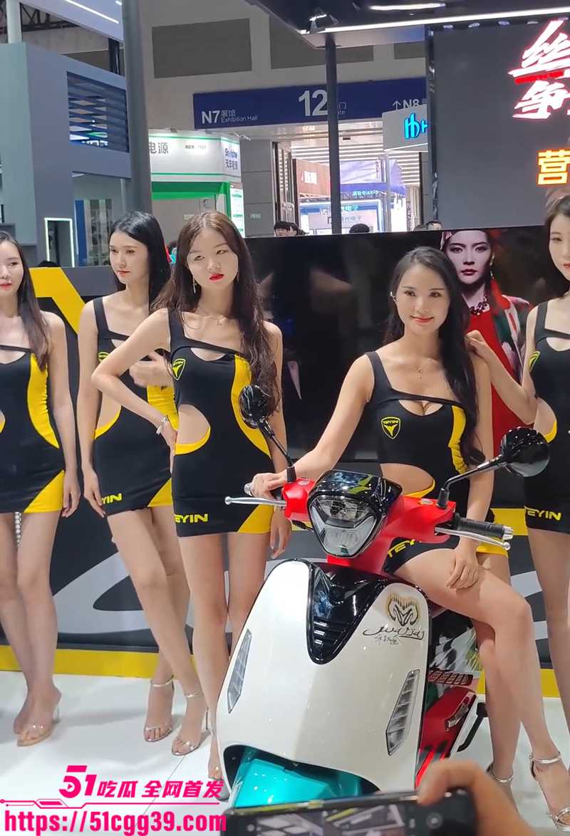 抄底大神偷怕摩托展模特是哦流出 2 拷贝