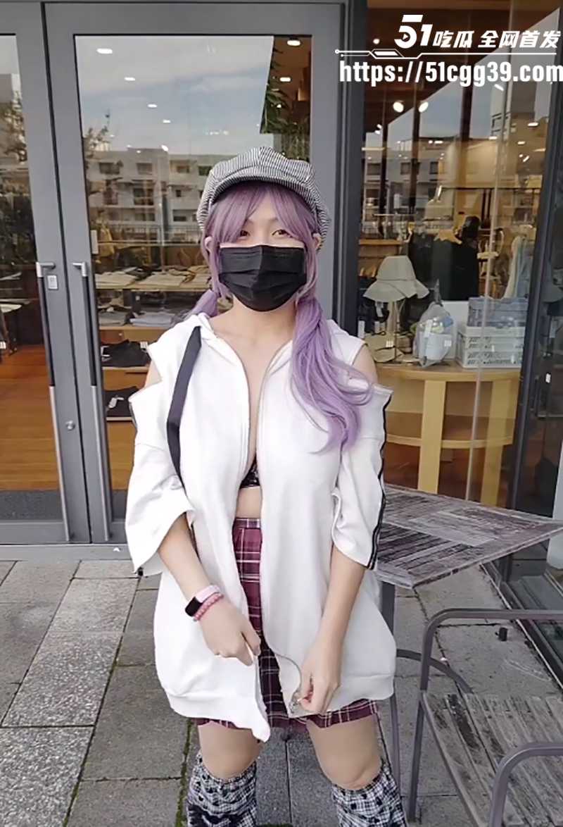 日本精神小妹 超刺激户外露出 巨乳肥臀街头狂甩 无毛嫩穴地铁绽放 最疯最骚露出女王降临！
