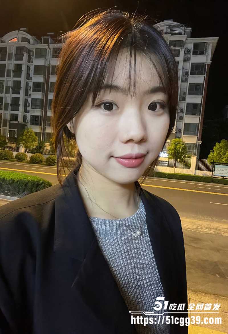 浙江美女大学生 李萱 情侣私拍泄密 开档黑丝裹臀高撅 后入狂捅跳蛋嗡嗡震穴 各种体位玩转！