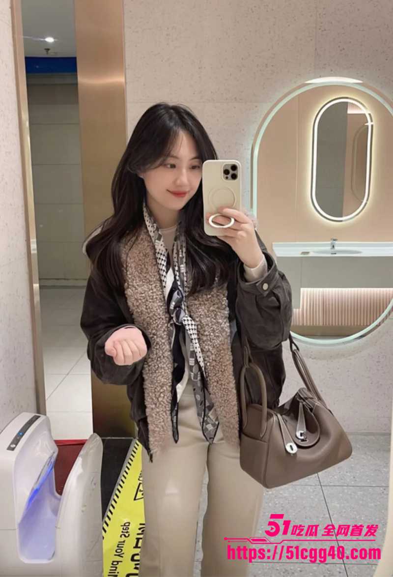 沈阳体制内女公务员 郭晓寒 约炮视频流出 平时装纯现在全网出道 露脸光腚被后入爆操 任由手指抠穴猛玩！
