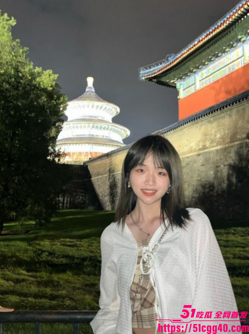 反差学生妹自拍视频流出 4