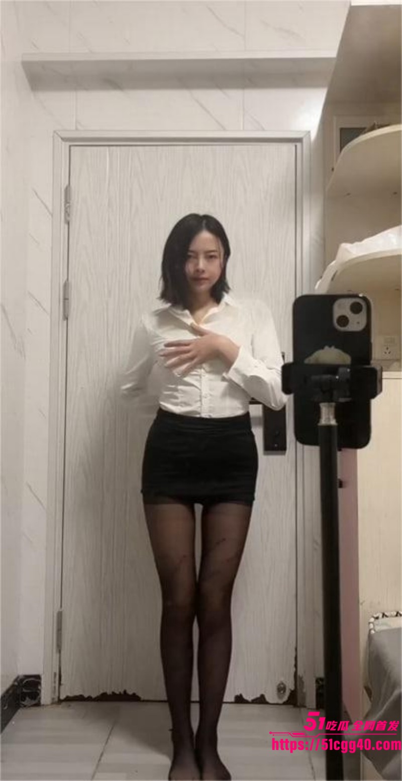 推特福利姬 小西西 最新定制福利 高颜值少女美乳嫩穴晃动不停 舞姿火辣令人沦陷其中无法自拔！