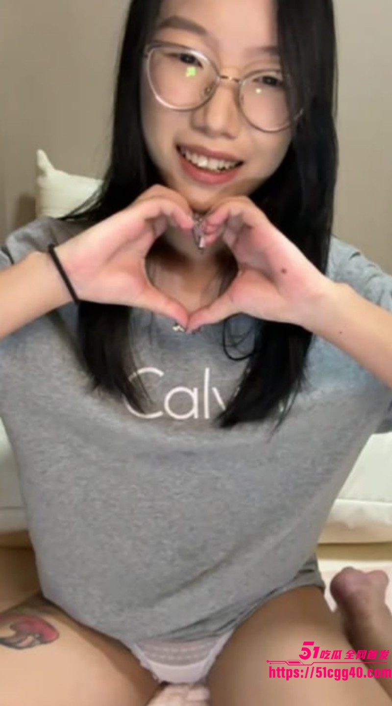 ST站女主播 Nami 直播大秀 眼镜小妹穿制服揉奶虐阴 手足并用玩弄阳具代入感极强！