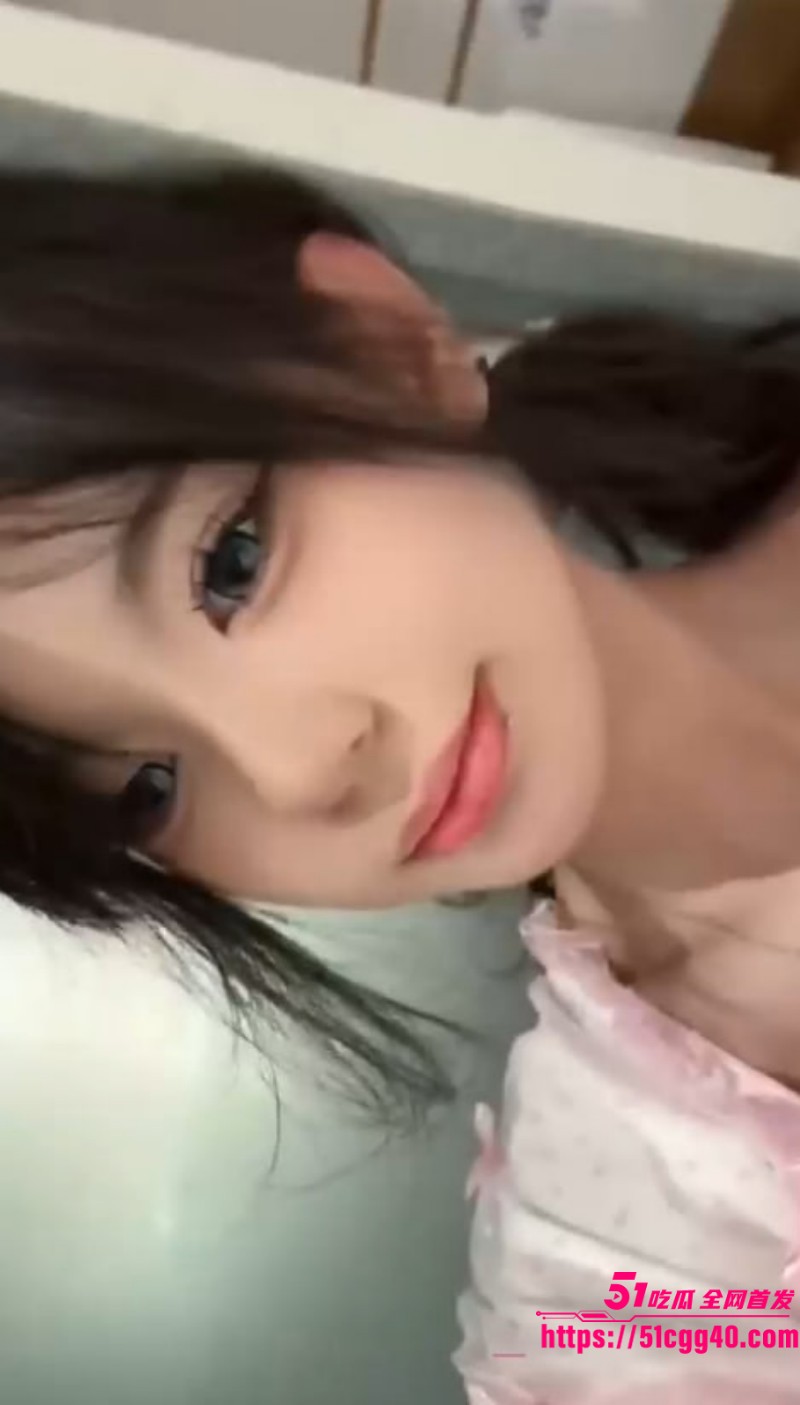 高颜值美女大学生 性爱合集 白嫩酮体近距离特写展示淫骚 微毛嫩穴遭男友爆插包裹感超强！