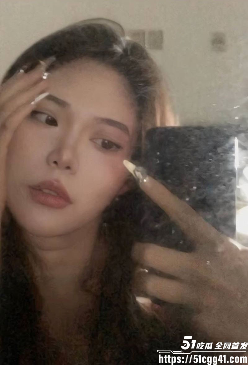 上海外国语大学 张文羽 自慰视频曝光 美乳嫩妹胸型完美 双腿大开手指猛抠粉穴淫水泛滥！