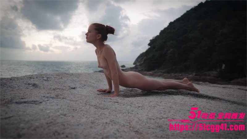 欧美成人明星 卡特里娜 裸体瑜伽 赤裸酮体与大海合一 各种淫骚姿势搭配自然形成反差之美！