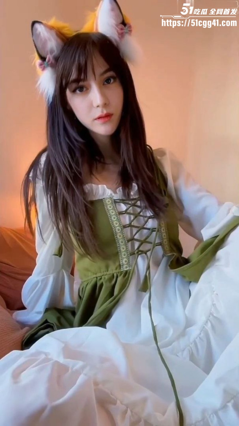 AI明星换脸 迪丽热巴 狐狸少女露出白虎嫩穴自慰调情 表情妩媚动人画面勾魂夺魄！