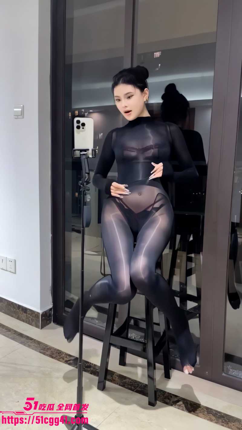 抖音网红御姐 兰姨 付费定制视频 美腿玉足挑逗诱惑 镜头特写完美肥臀 腰肢摇曳风情万种！