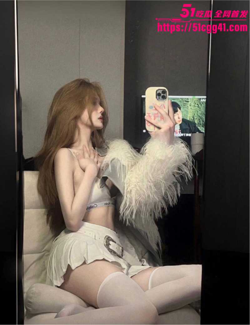 上海极品名媛 跟金主性爱视频流出 校花级颜值跟魔鬼身材 榨精画面风骚入髓！