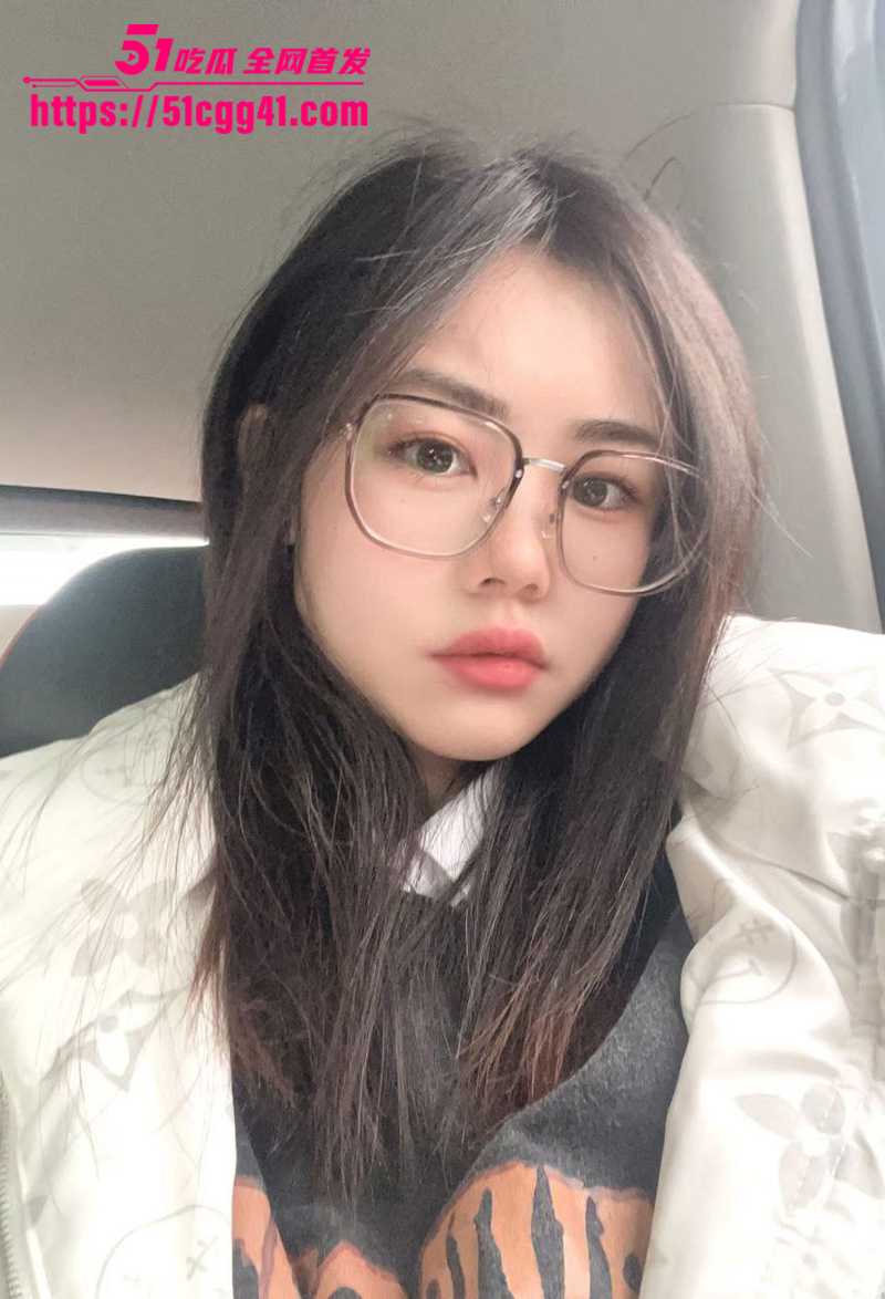 山东潍坊丰腴人妻 边玩手游边偷情吞屌 多毛骚穴无套狂轰 肉浪翻涌欲女出轨淫出天际！