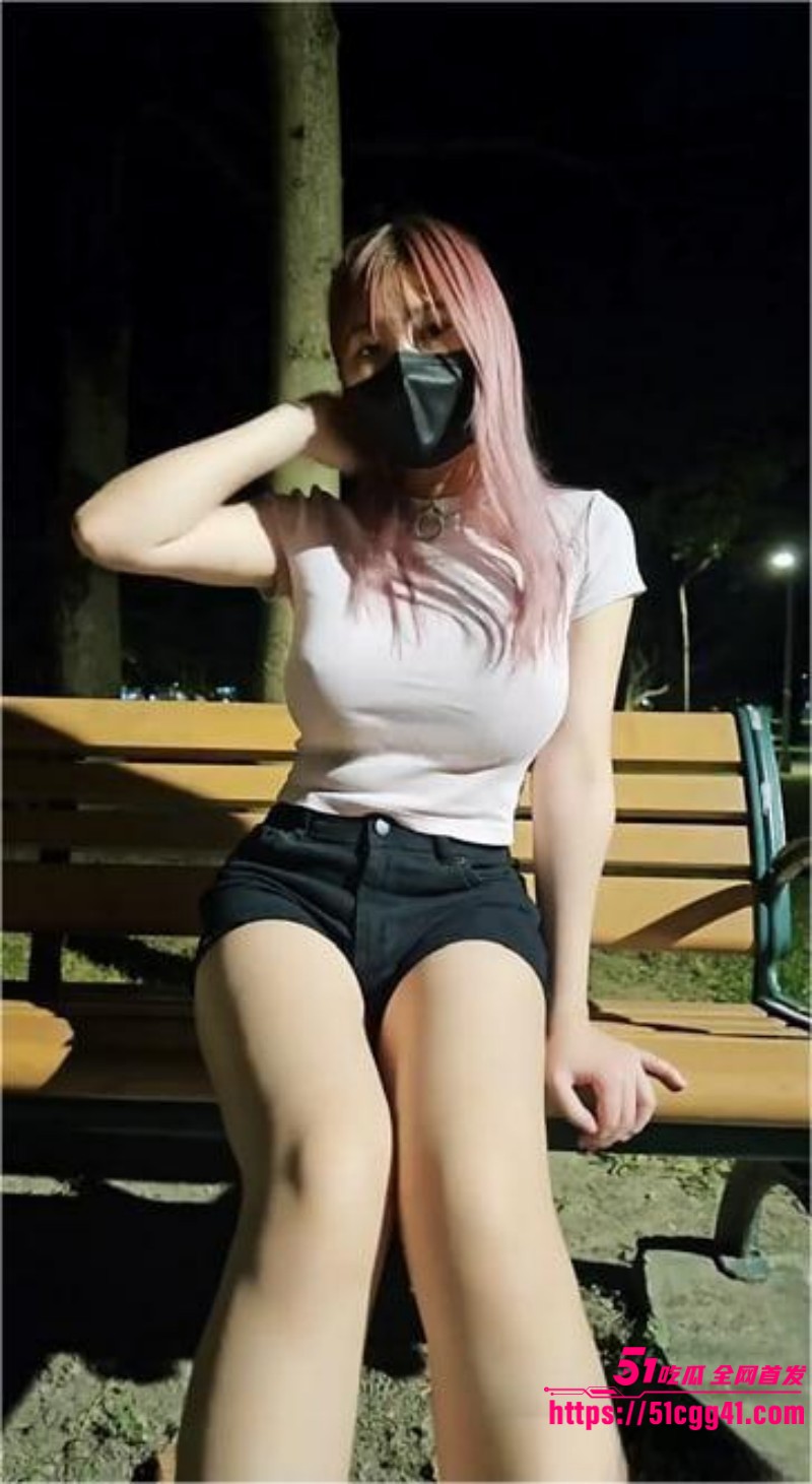 湾湾甜美女神 小小Q 户外露出自拍 丰满尤物拴狗链公园漫步 巨乳粉穴胴体一览无遗！