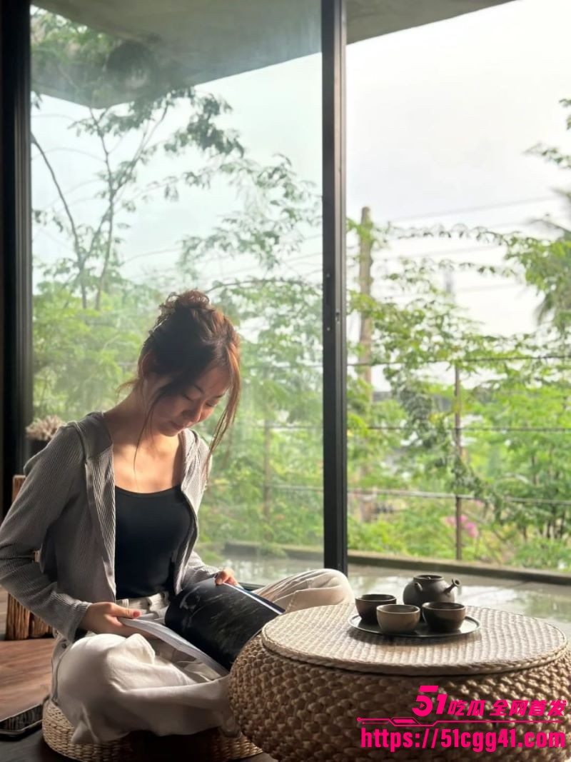 江苏艺术学院学姐 廖燕郡 调教视频流出 小女M戴狗链口球被猛干 嫩穴狂插喷水嗷嗷求饶！