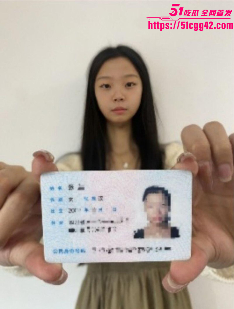 湖南反差学生妹 张彤 拜金婊无力还裸贷 下海黄播疯狂圈钱 萝卜型阳具猛震骚穴看点十足！