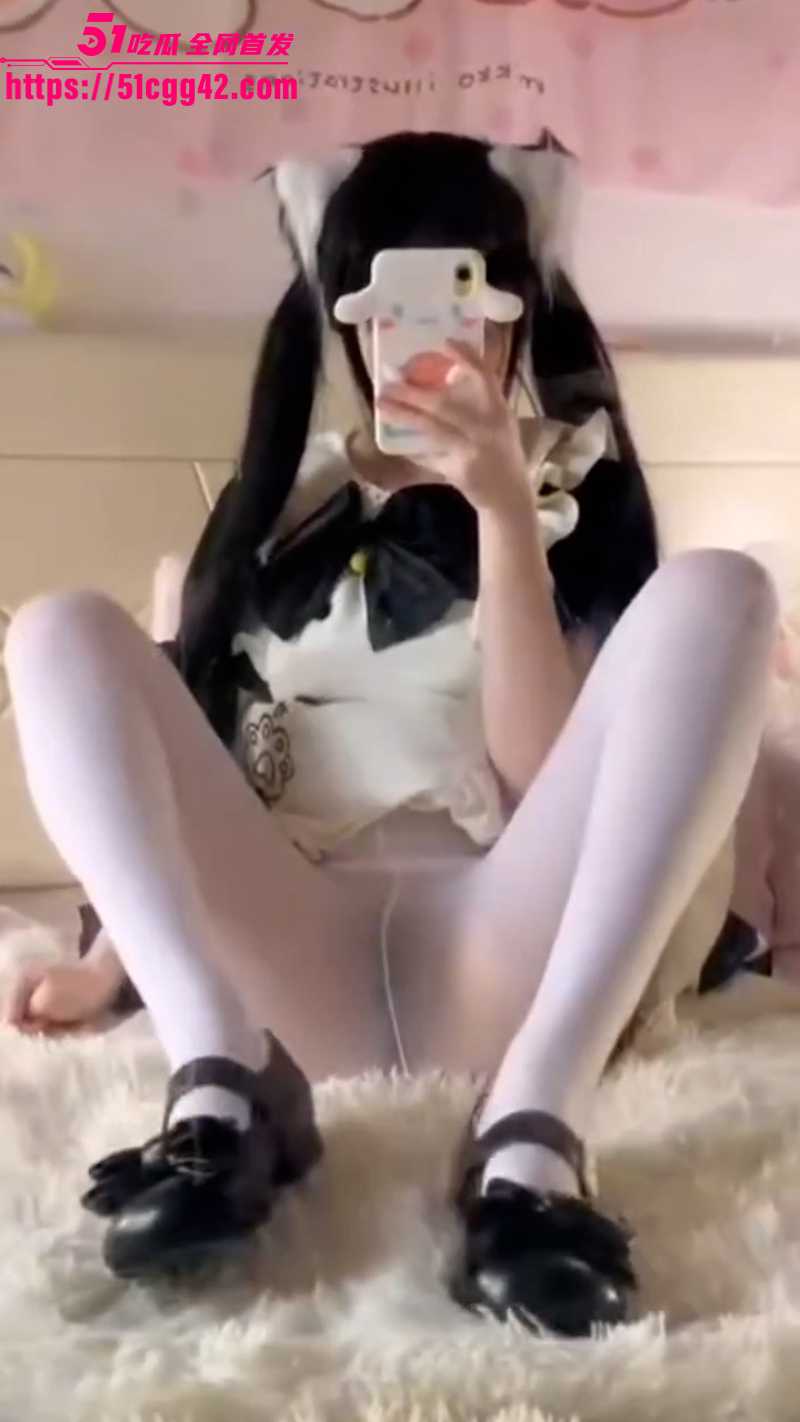 推特大奶萝莉 喵呜小桔 最新私拍 身穿猫娘女仆装自慰 白丝美腿挑逗镜头撩拨心弦！