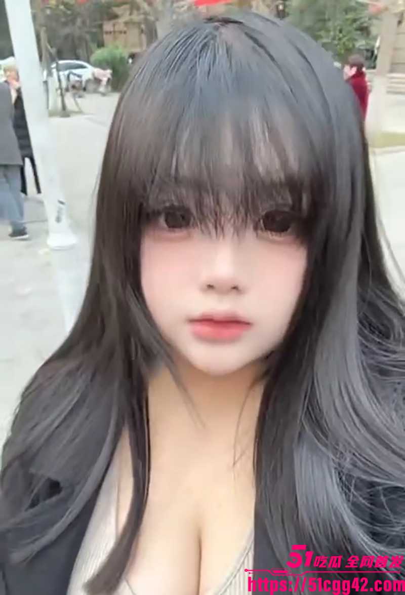 南充精神小妹王小月福利露出视频流出2拷贝