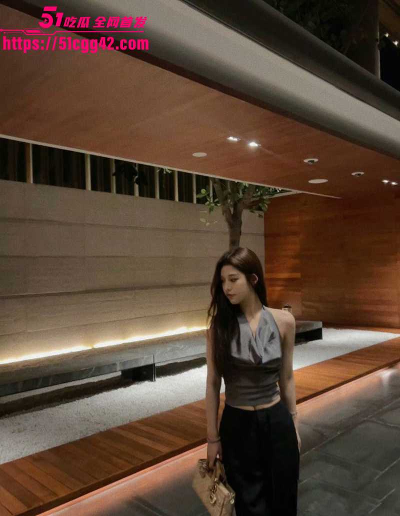 高颜值纯欲少女 与金主性爱视频泄漏 多套情趣内衣 多体位性爱超配合 骚穴美到犯规！