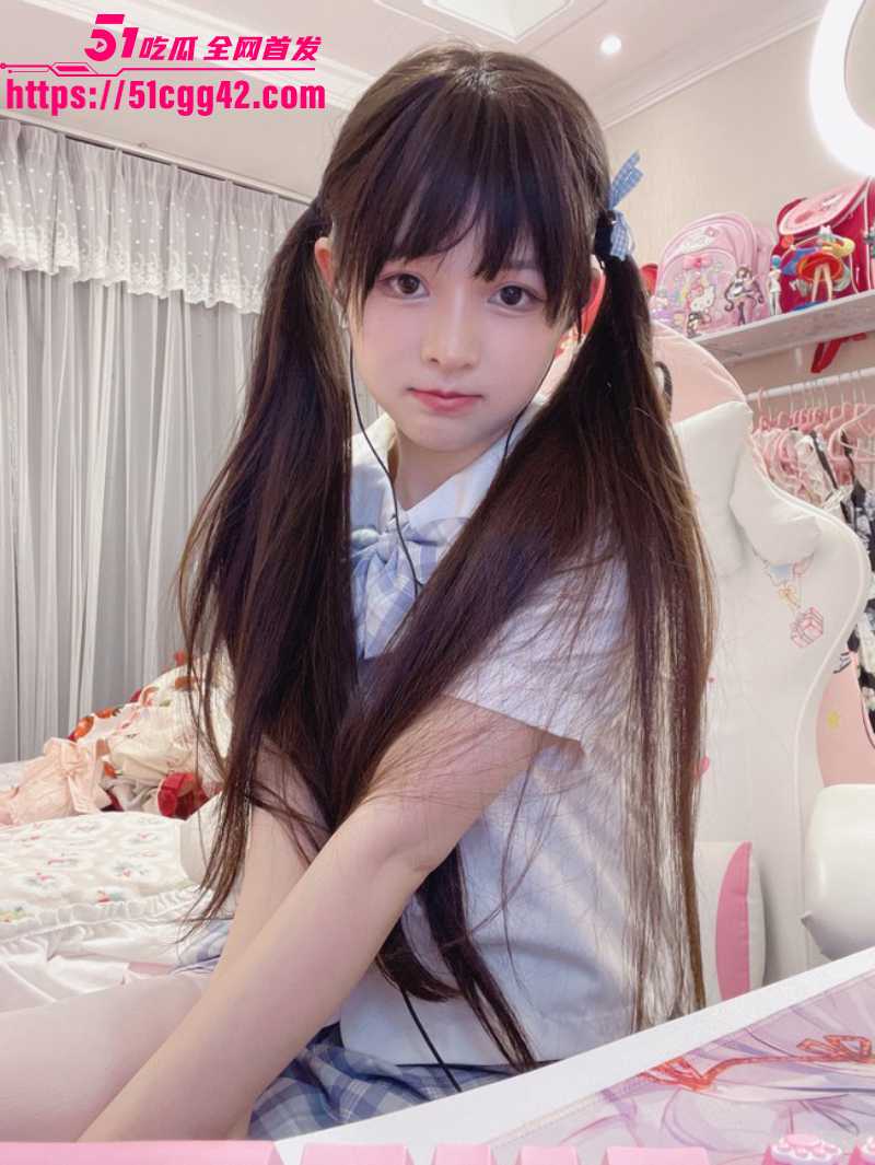 推特高人气萝莉 蔡小熊 COS玛丽罗斯 黑丝紧裹美腿的羞涩少女 粉嫩蝴蝶逼羞涩张开自慰 ！