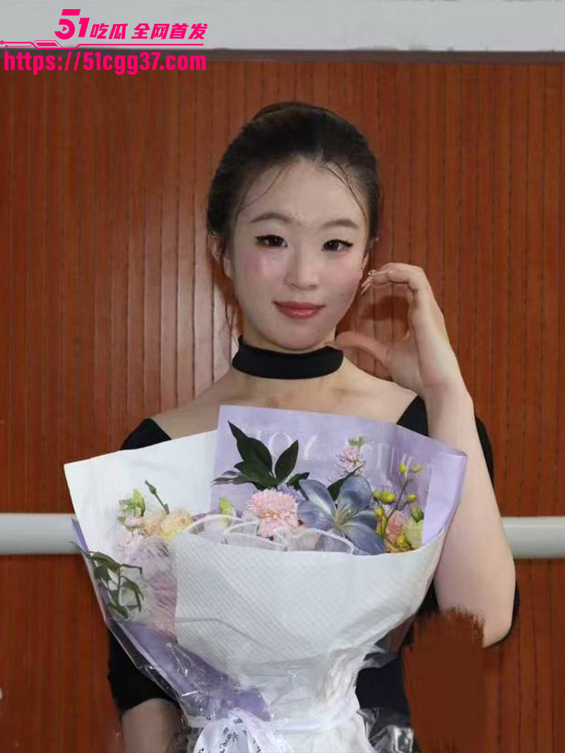 安徽师范舞蹈学院 李若羲 与金主裸聊视频曝光 全裸出镜疯狂揉奶扣穴自慰 太会撩人！