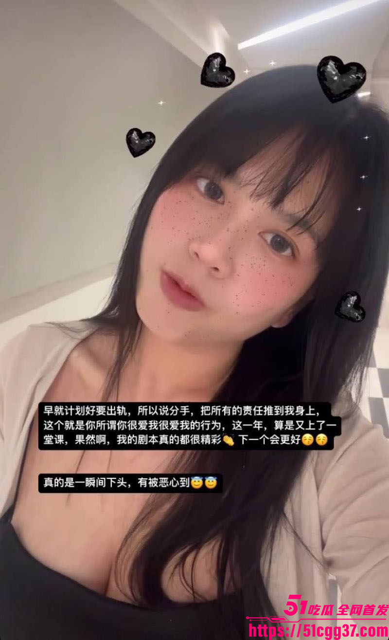 云南大二新生张妍希为追帅学长发骚模拟被干 3