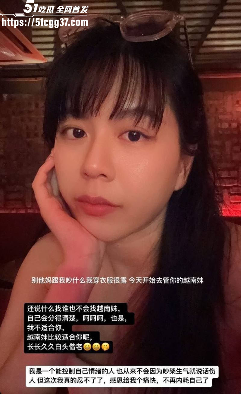 云南大二新生张妍希为追帅学长发骚模拟被干 4