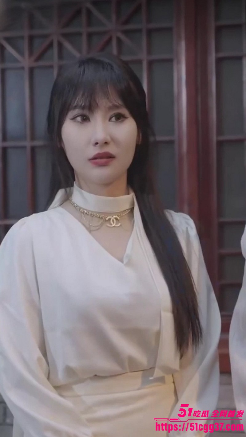 擦边短剧魔改我的绝色女总裁1318集 2