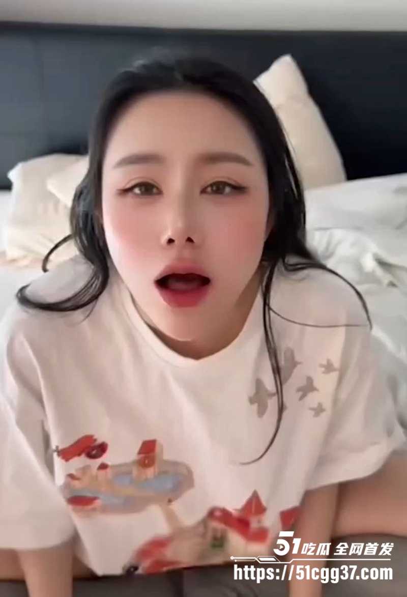 推特御姐网黄 汐梦瑶 付费新作 调皮妹妹撞见亲哥自慰 竟握屌舔弄主动骑乘 被操的高潮连连 口爆吞下浓精！