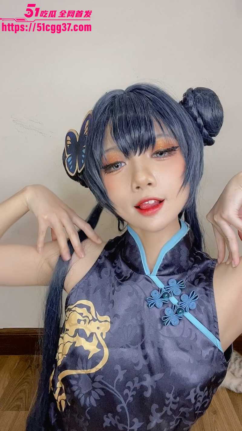 越南福利姬 PoppaChan 白虎嫩穴靓眼吸睛 蜜桃臀圆润饱满 脸穴同框阿黑颜自慰 欲拒还迎的清纯让人无法自拔！