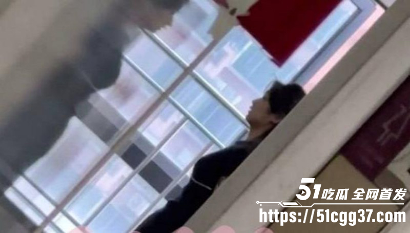 上海男子写字楼女厕偷拍被抓013