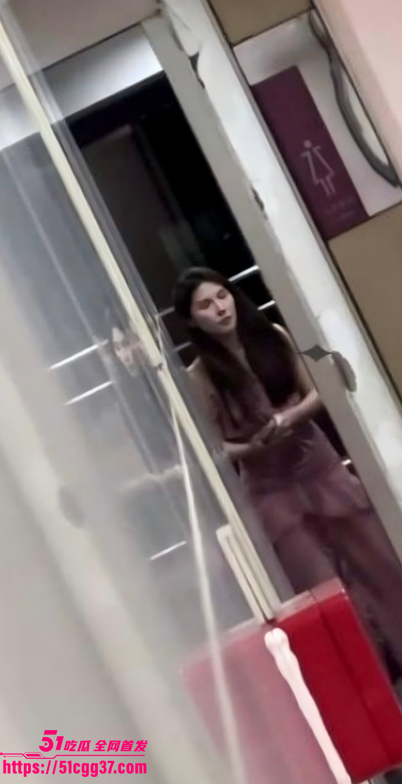 上海男子写字楼女厕偷拍被抓015
