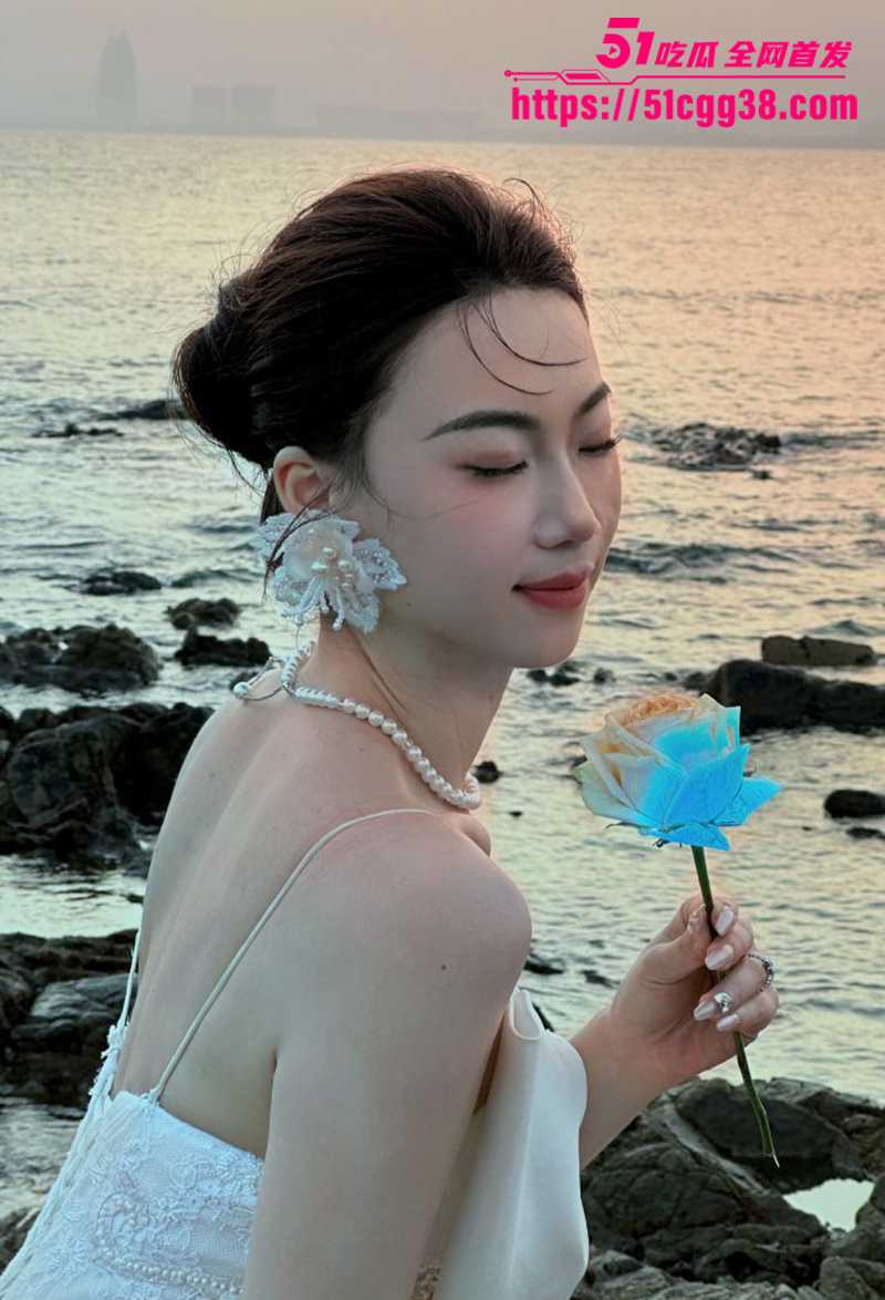 安徽淮北新婚人妻 李幼彤 刚披婚纱就偷腥玩车震深喉 老公破解私密相册 发现娇妻竟是他人精盆！