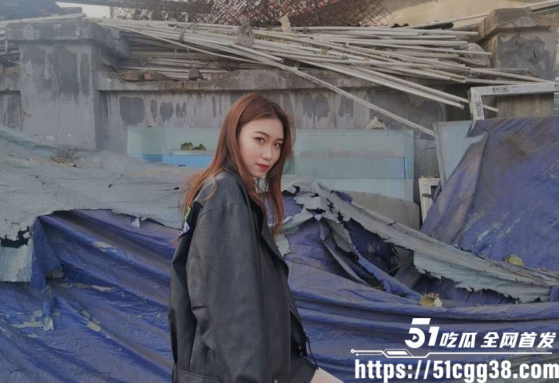 四川反差美女 辛沁 被男友当狗调教 床上掰开骚穴拍裸照 被男友抓腰狂插 骚到骨子里！