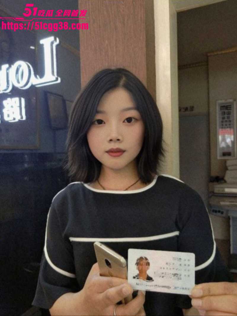 江西反差小妹 吴萍 裸贷视频泄漏 白嫩酮体清纯脸蛋 自慰猛插骚穴 揉胸翘臀 十分诱人！