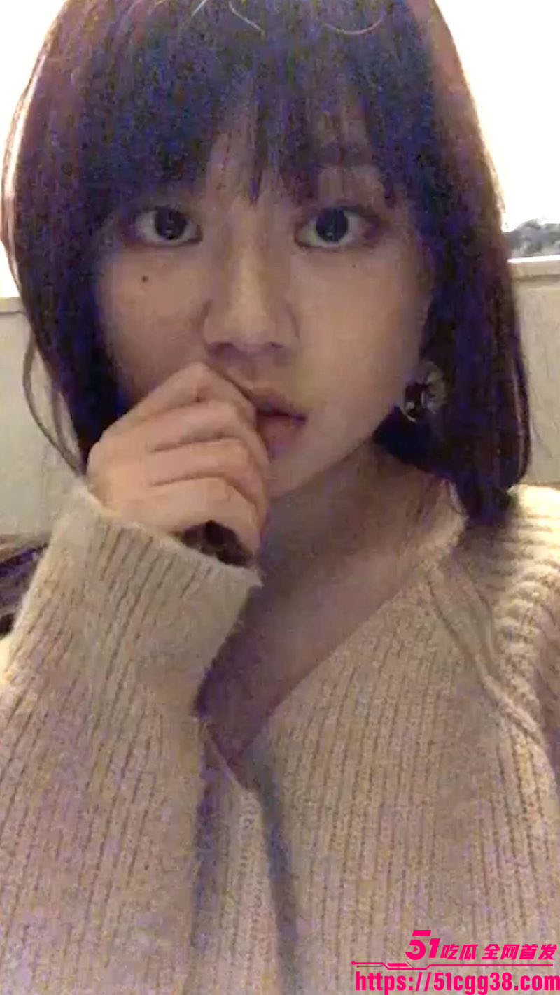 齐刘海巨乳大一新生被金主4P包养 3