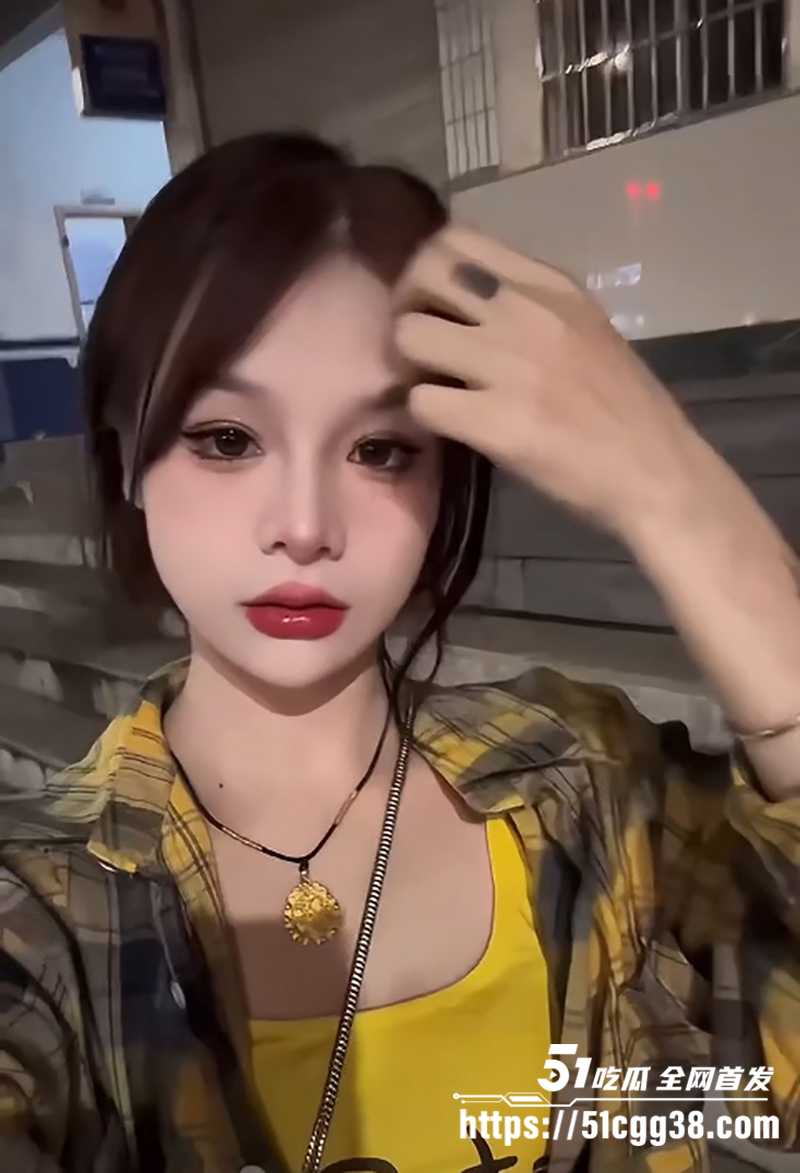 上海超美精神小妹情侣淫片流出 3 拷贝