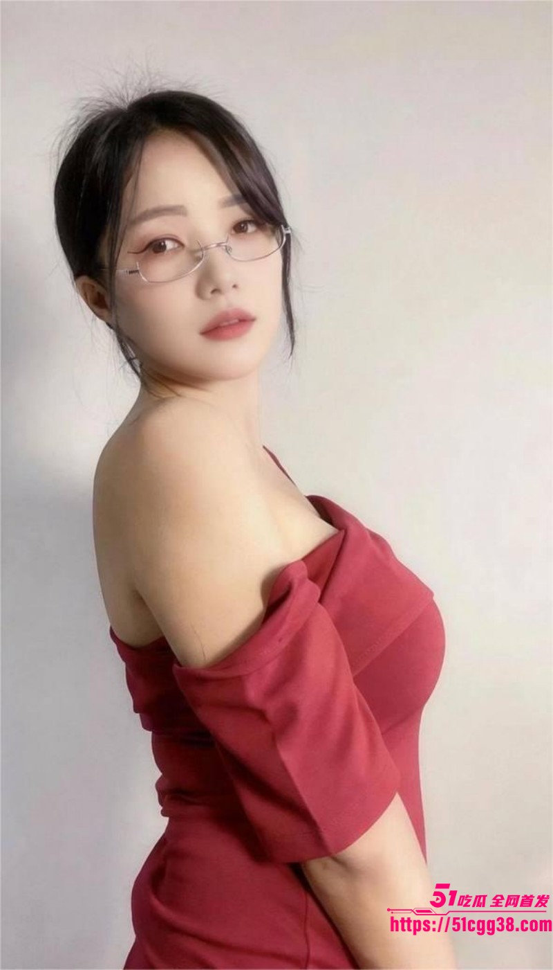 抖音巨乳网红 高曼豚 金主定制自慰视频流出 3watermarked
