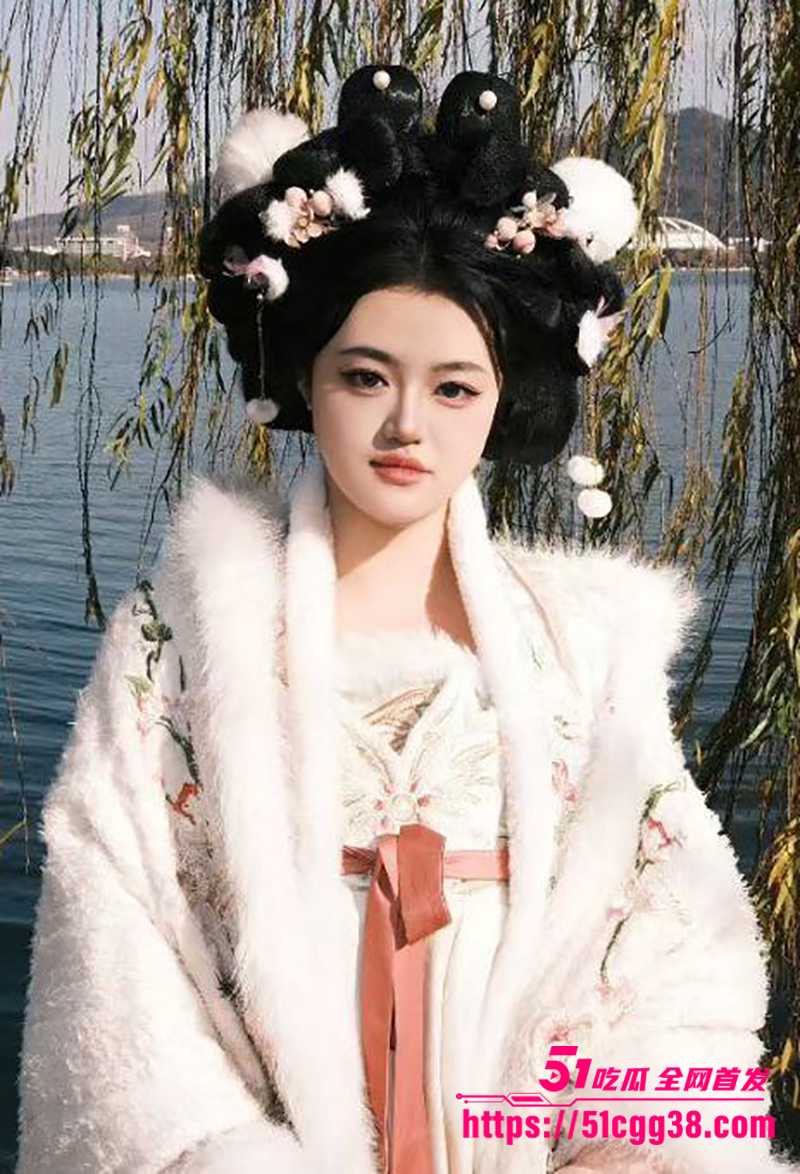 深圳G奶嫩妹 李秋凡 约炮合集 颜值萌甜肉弹身材 深喉乳交花式榨精 堪称极品M骚浪母狗