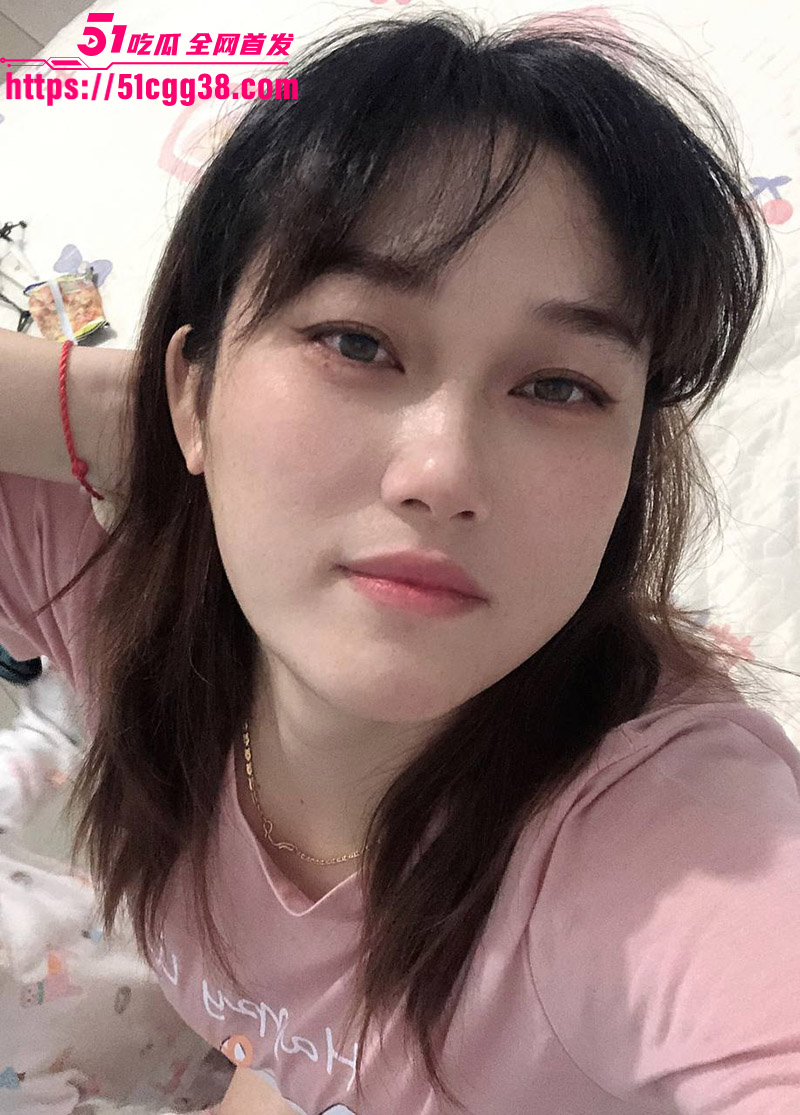 重庆极品人妻被调教曝光 背老公聊骚勾引 肥逼水多超嫩 骚话淫语尺度炸裂 反差熟女骚度爆表！