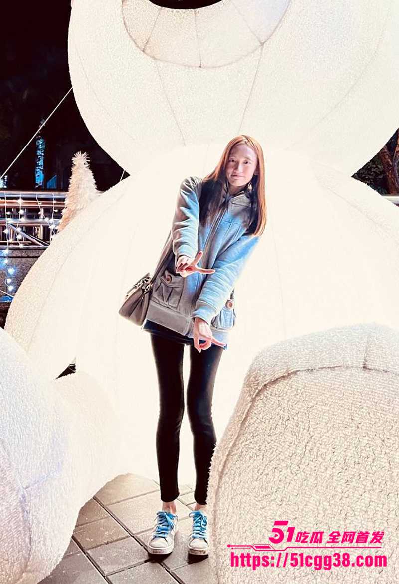 超瘦平胸嫩妹许嘉莉与男友自拍的露脸做爱视频流出3拷贝