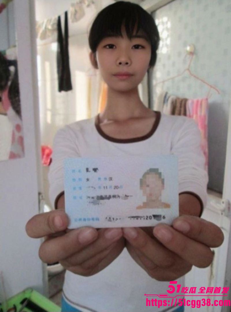 河南极品小妹 周萍 被金主当狗调教 带项圈跪地爬行钻裤裆 手指猛扣嫩穴 痉挛夹紧手指！