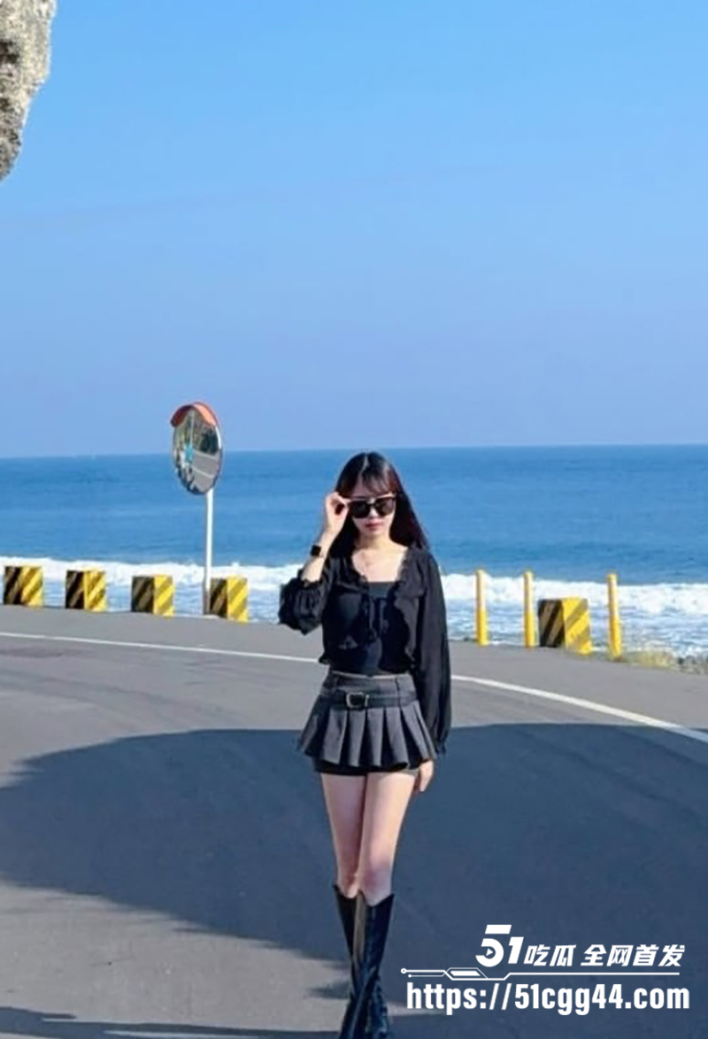 极品高颜值巨乳睫毛美甲师潘潘性爱视频曝光8拷贝