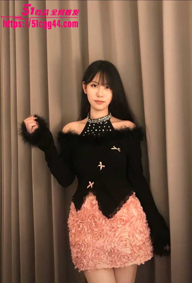 西铁院毕业生 张婉 不雅视频曝光 年轻美女进场招蜂引蝶 床上功夫超一流指奸后入爽到飞起