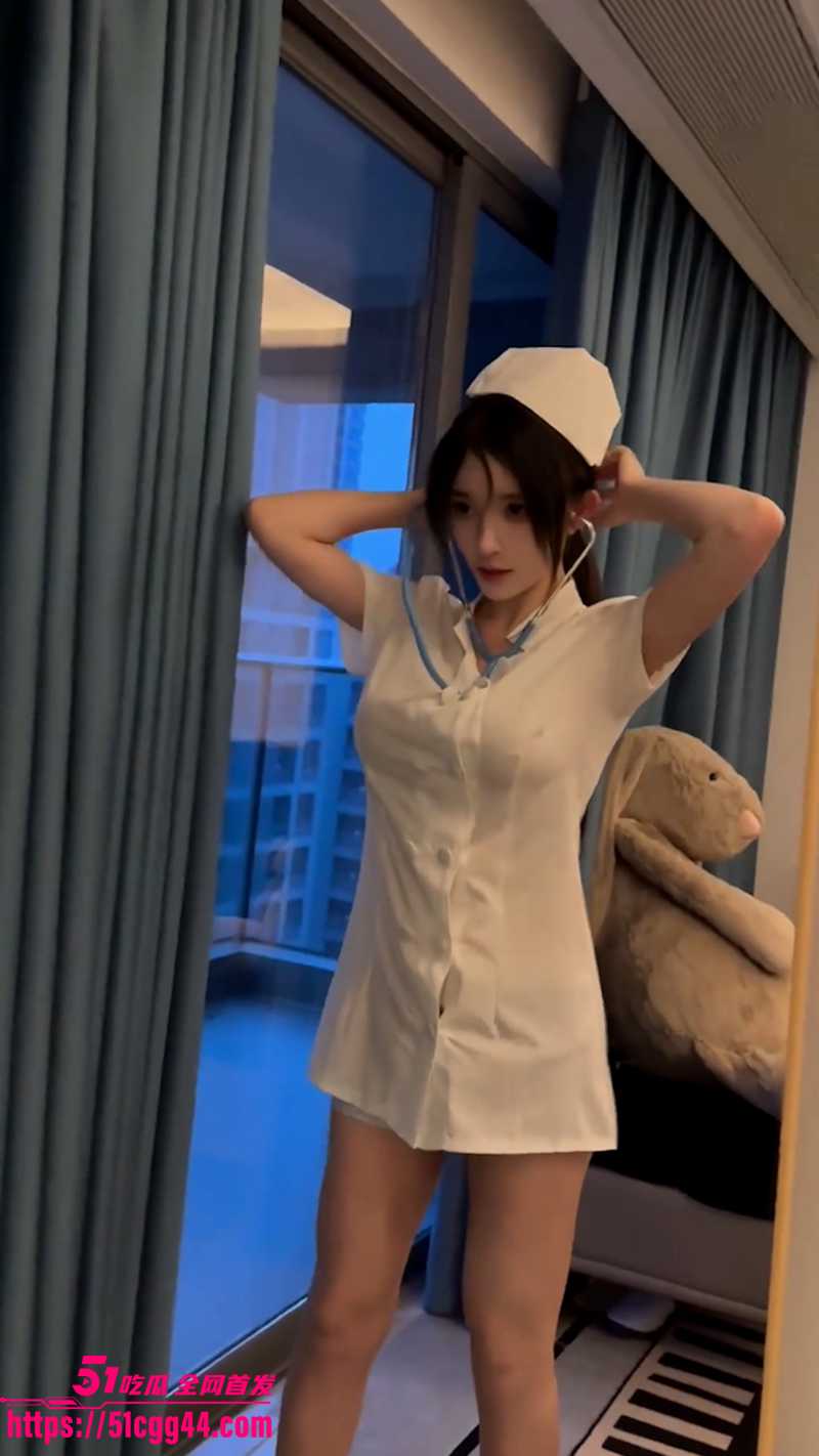 抖音顶流女神 小水一号 泳池写真 3