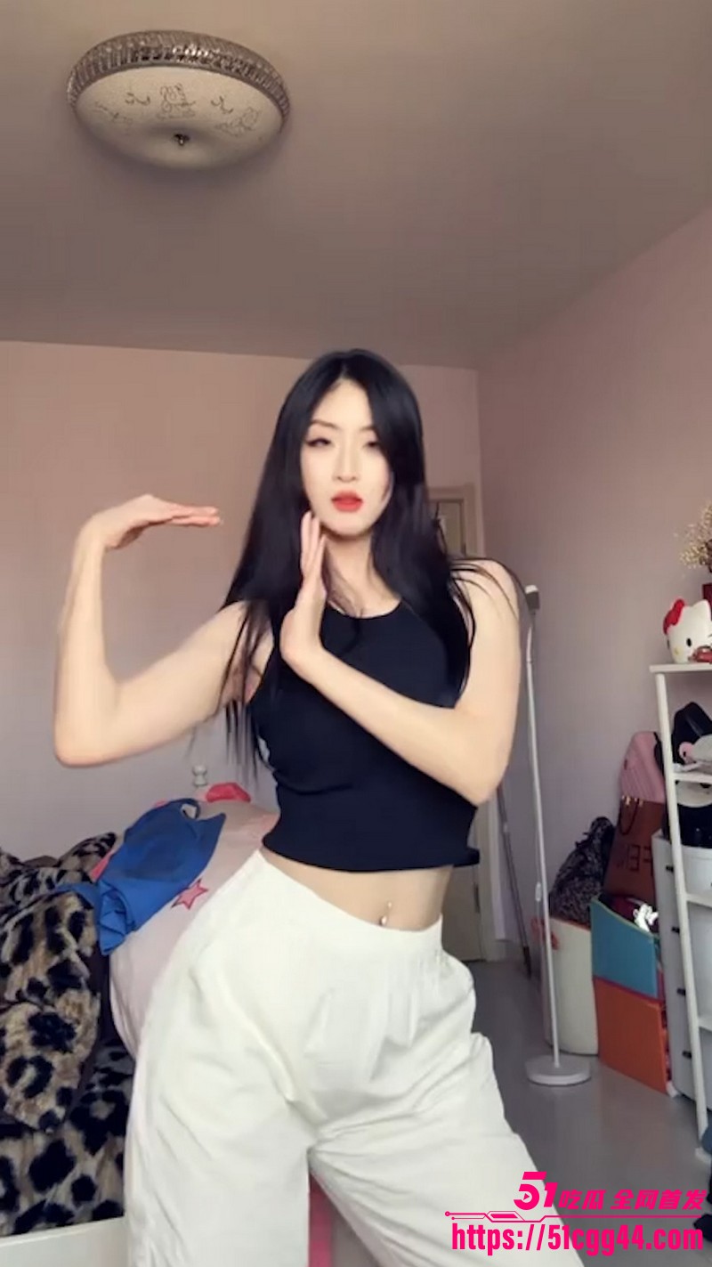 清纯大学生女神 邓亚丽 人设崩塌 跪舔深喉吞精 翘臀骑乘狂操高潮喷射 榨精机器人名不虚传！
