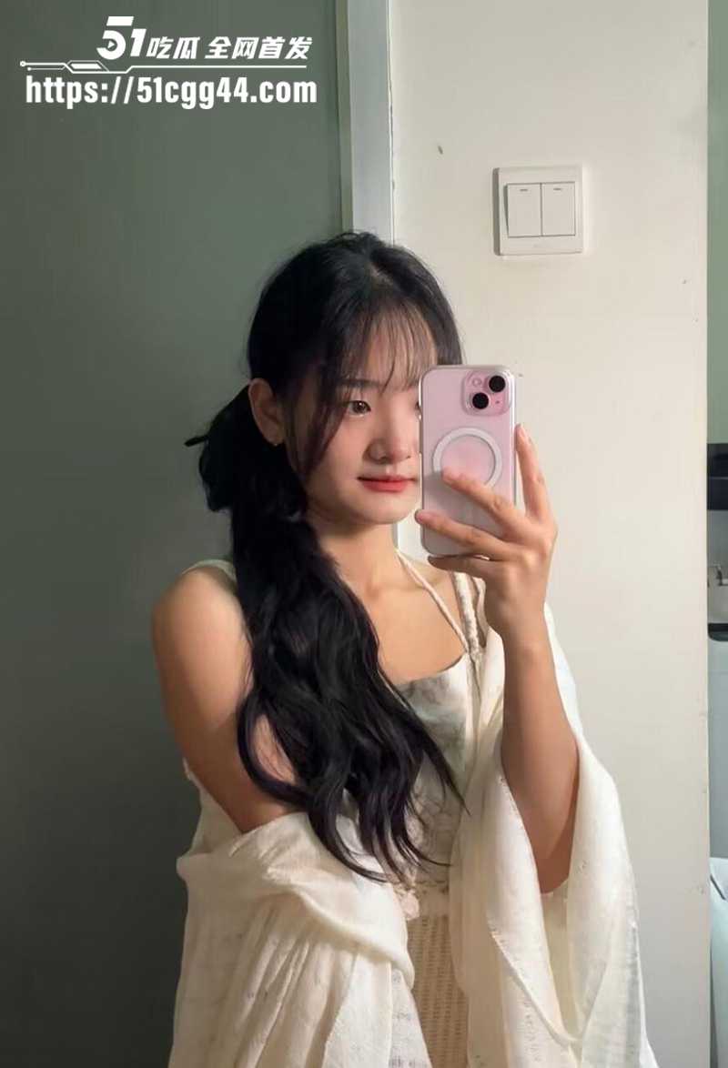 甜美清纯少女 黄潇潇 情侣私拍流出 酒后被男友玩弄调教 小穴湿透吸屌舔肛 纯欲反差贱如母狗！