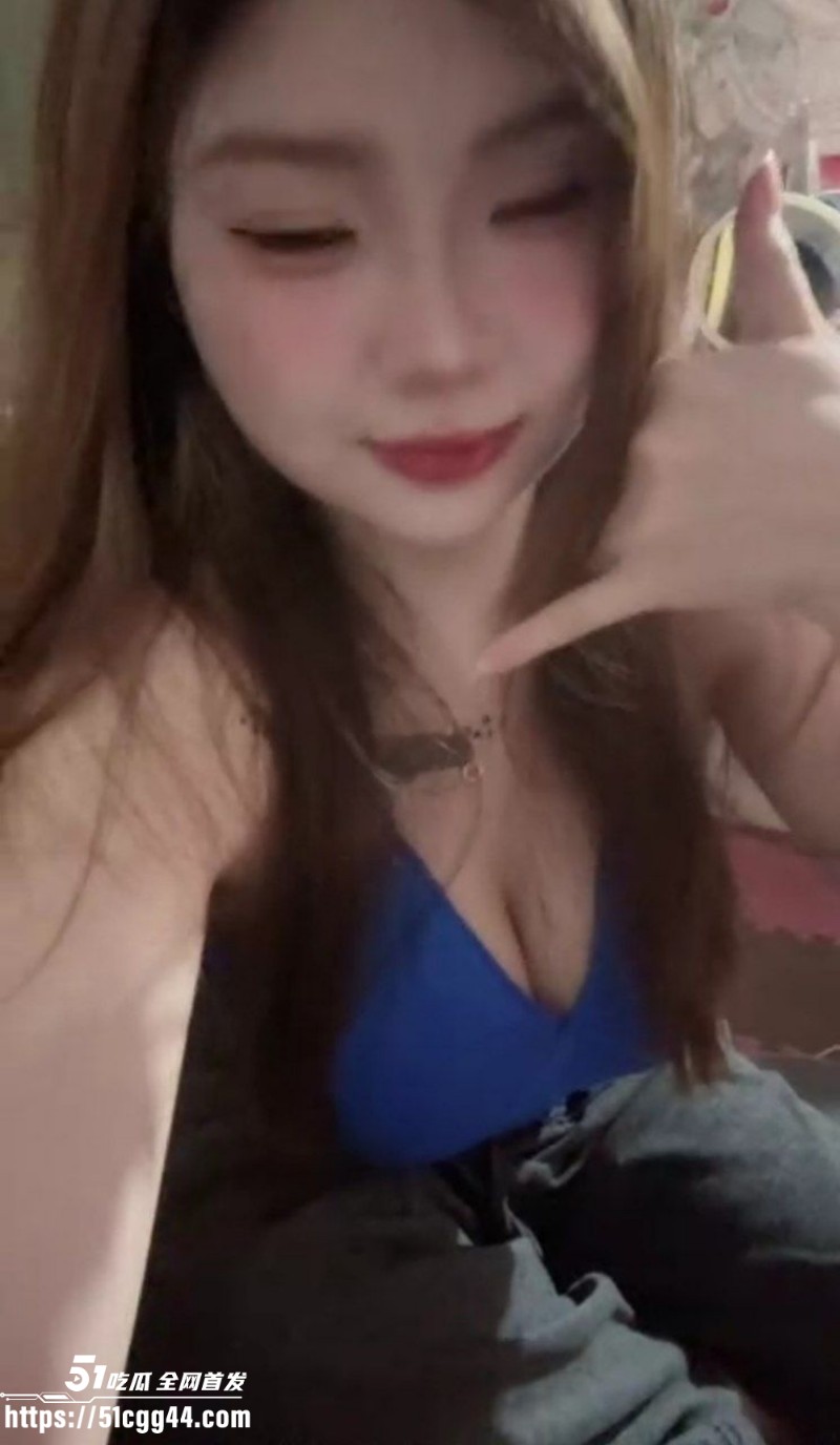 江西赣州巨乳小妹遭男友曝光淫荡自拍 4