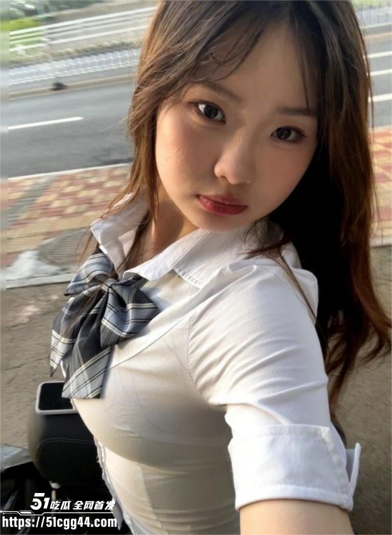 江西赣州巨乳小妹遭男友曝光淫荡自拍 5