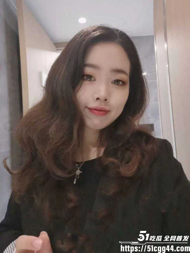 丈夫出轨被妻子带亲友堵房抓现行 小三衣服被撕烂 围殴打骂尖叫哭喊响成一片 现实版抓奸大戏震惊全网！