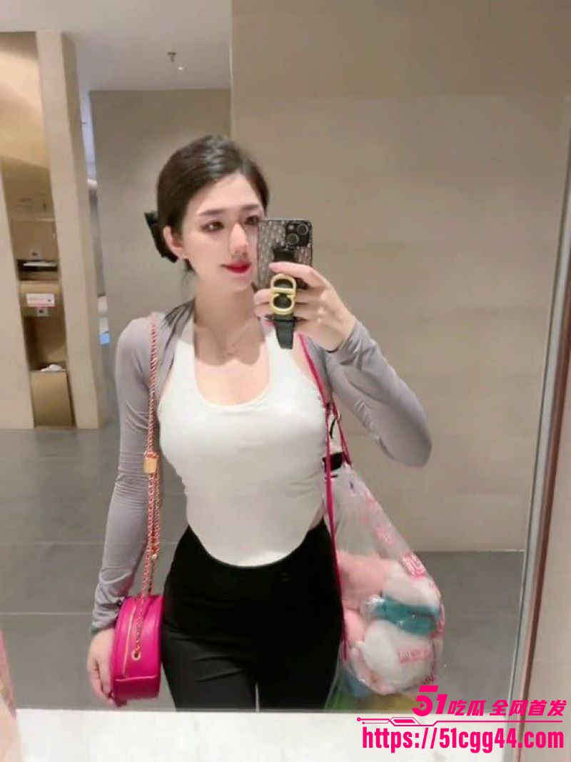 榨精母狗 小莹子是汤圆妈 黑料爆出 巨乳肥臀线下大战金主 狂风暴雨爆操到失神！