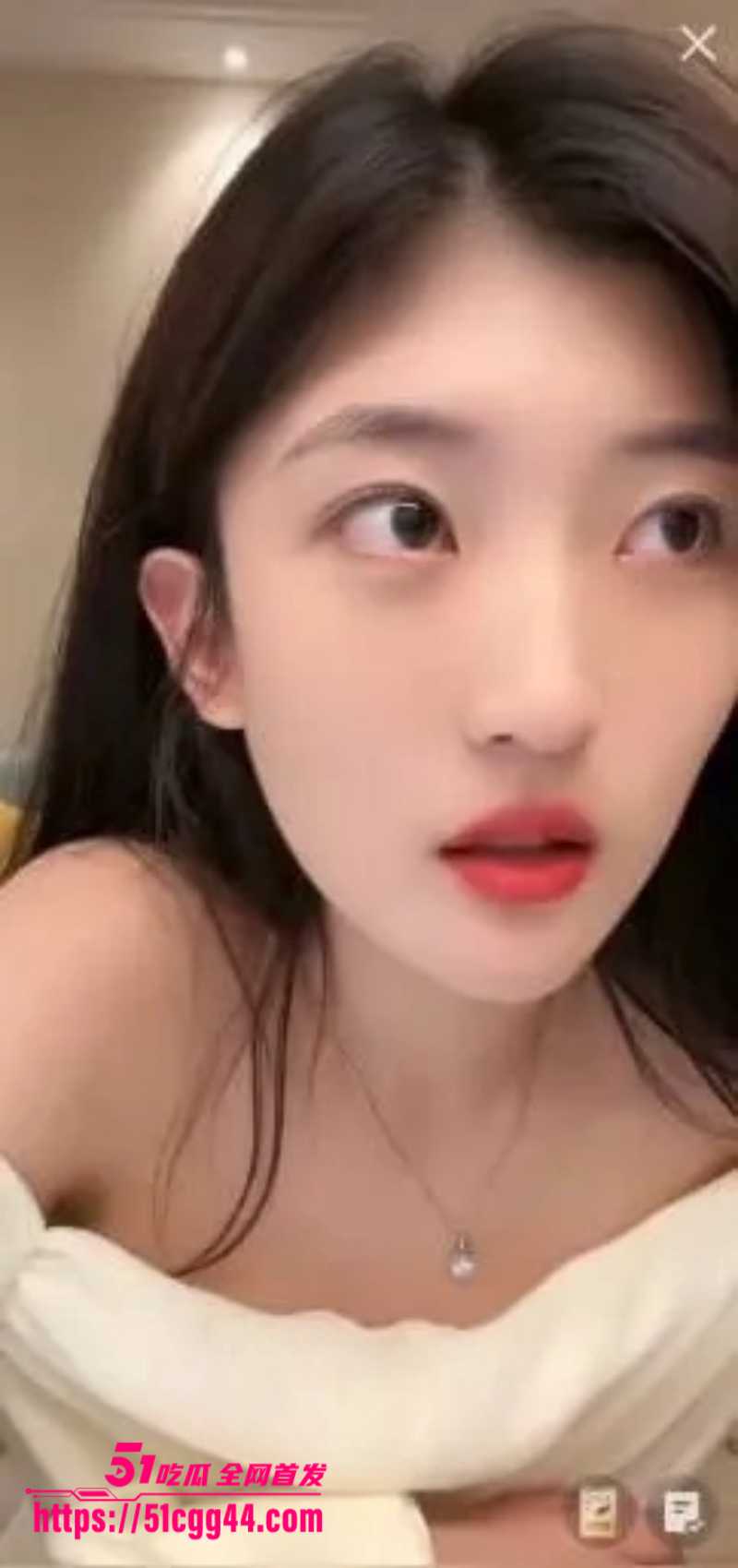 抖音擦边美女主播 媛猴 超大尺度漏三点视频被网友流出 没想到女神私底下那么风骚